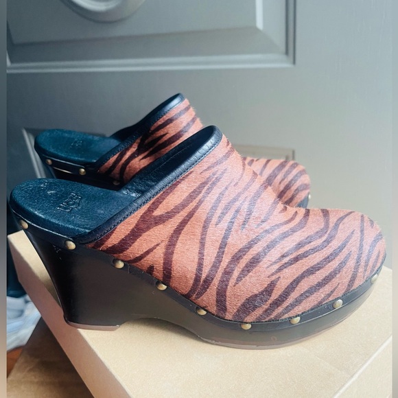 UGG Women's Black and Brown Animal Print Mules - Picture 11 of 11